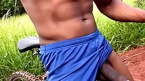 Fui pro meio do mato ficar peladão e acabei gozando de tanto tesão (completo no red)