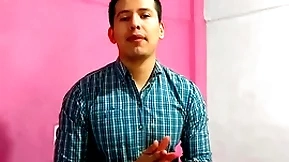 Barbero le dio sexo viva voce a cliente rebuff verga grande en su salon. le lleno la boca de leche