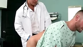 Đến bác sĩ khám cũng bị địt
