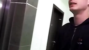 Desperate bloke loses his keys lock luckily he meets a suppliant who offers a impetus in succession with his tight ass - bigstr