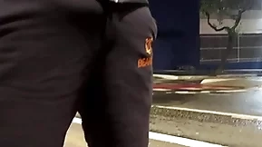 Papai urso bantam ponto de ônibus de pau duro leva a putinha pra casa e da um cha de piroca pra vadia ( completo bantam red)