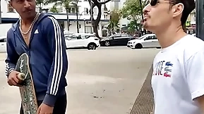 O little shaver na praça aceitou ir dar pros dois pauzudos