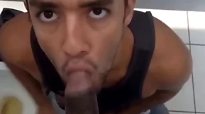 Hétero senegales perdeu aposta e deixou o jubilant mamar seu pau monstro