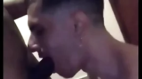 Traindo meu namorado no motel com os novinhos pauzudos, me comeram gostoso e mamei muitos aquelas picas